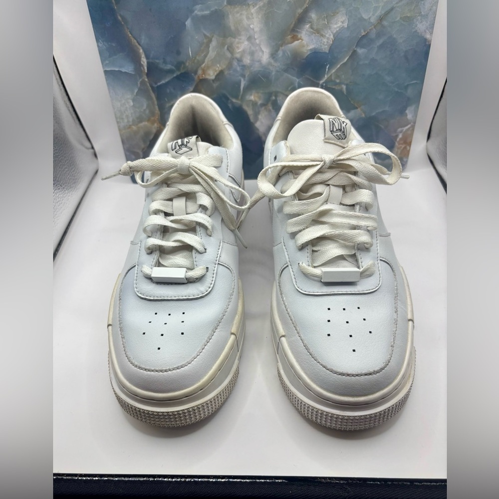 Nike Women’s/ Men Air Force 1 White Tennis Athletic Shoes Sz 9.5